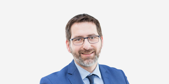 Photo of Prof. Dr. Thomas Hartmann.
