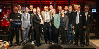 30th Freiburg Real Estate Days - Presentation of commemorative publication to Prof. Dr. Kleiber The authors and Prof. Dr. Kleiber at the presentation of the commemorative publication at the 30th Freiburg Real Estate Days