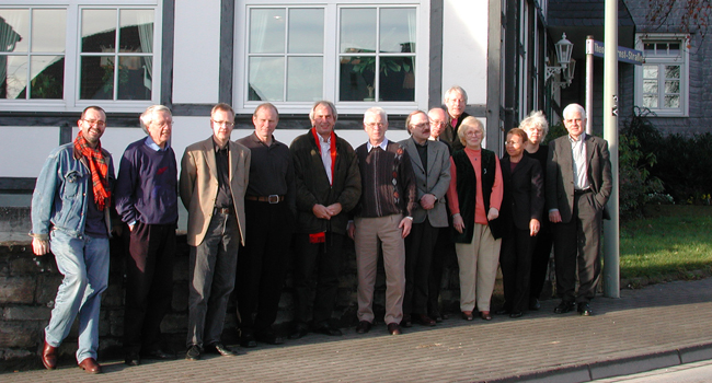 Group photo in front of the Hotel Knippschild at Rüthen